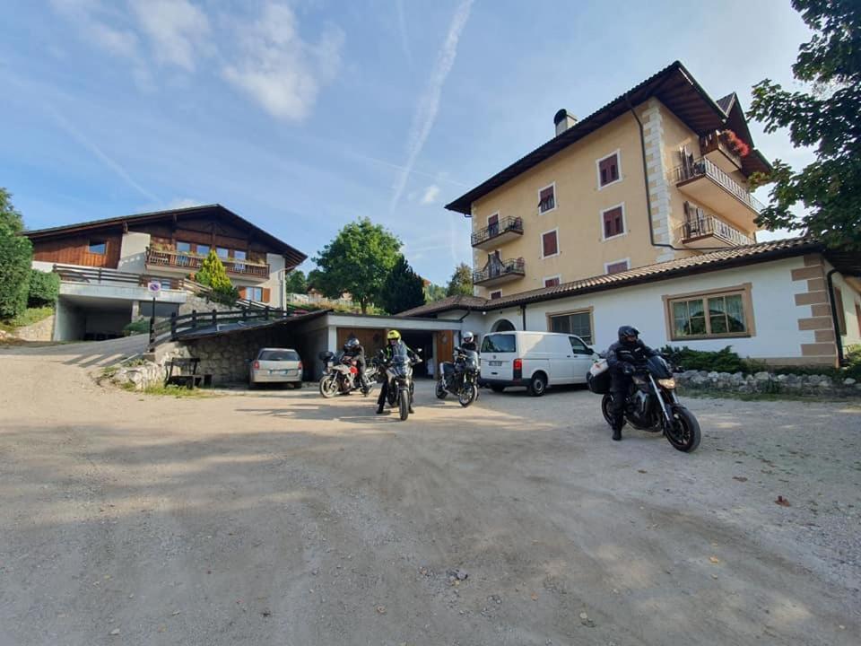Albergo Garni' Aurora Tret Экстерьер фото